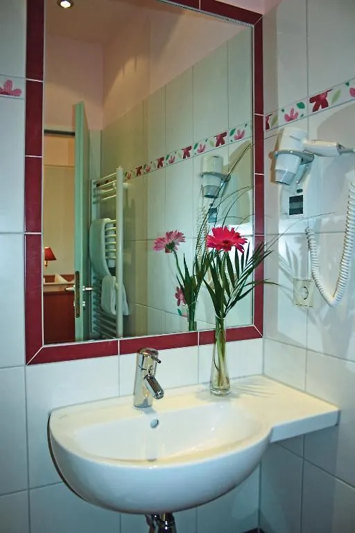 Hotel Am Schwimmbad Hattersheim am Main