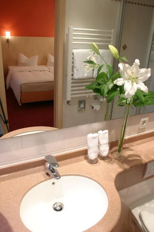***  Hotel Am Schwimmbad Hattersheim am Main Germany