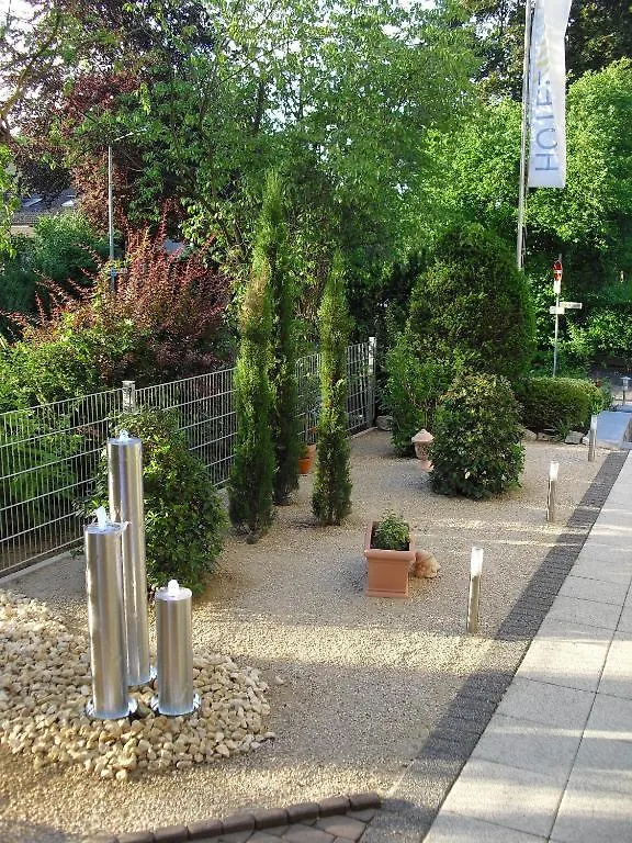 Hotel Am Schwimmbad Hattersheim am Main 3*,
