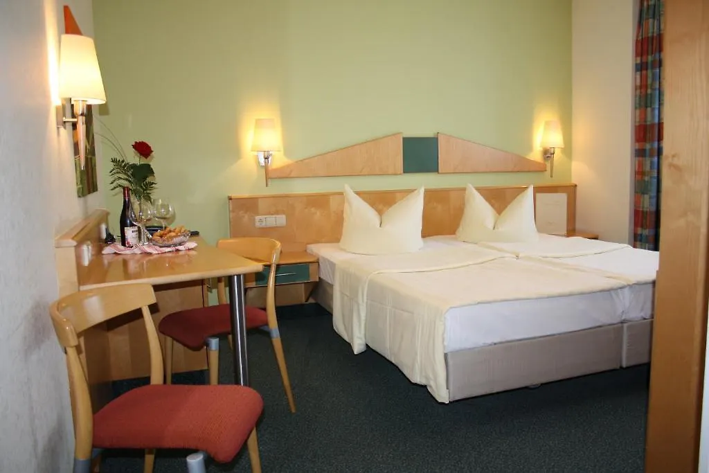 Hotel Am Schwimmbad Hattersheim am Main