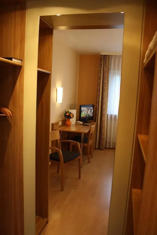 Hotel Am Schwimmbad Hattersheim am Main Germany