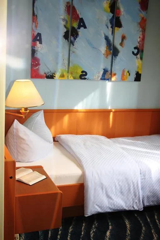 Hotel Am Schwimmbad Hattersheim am Main 3*,  Germany